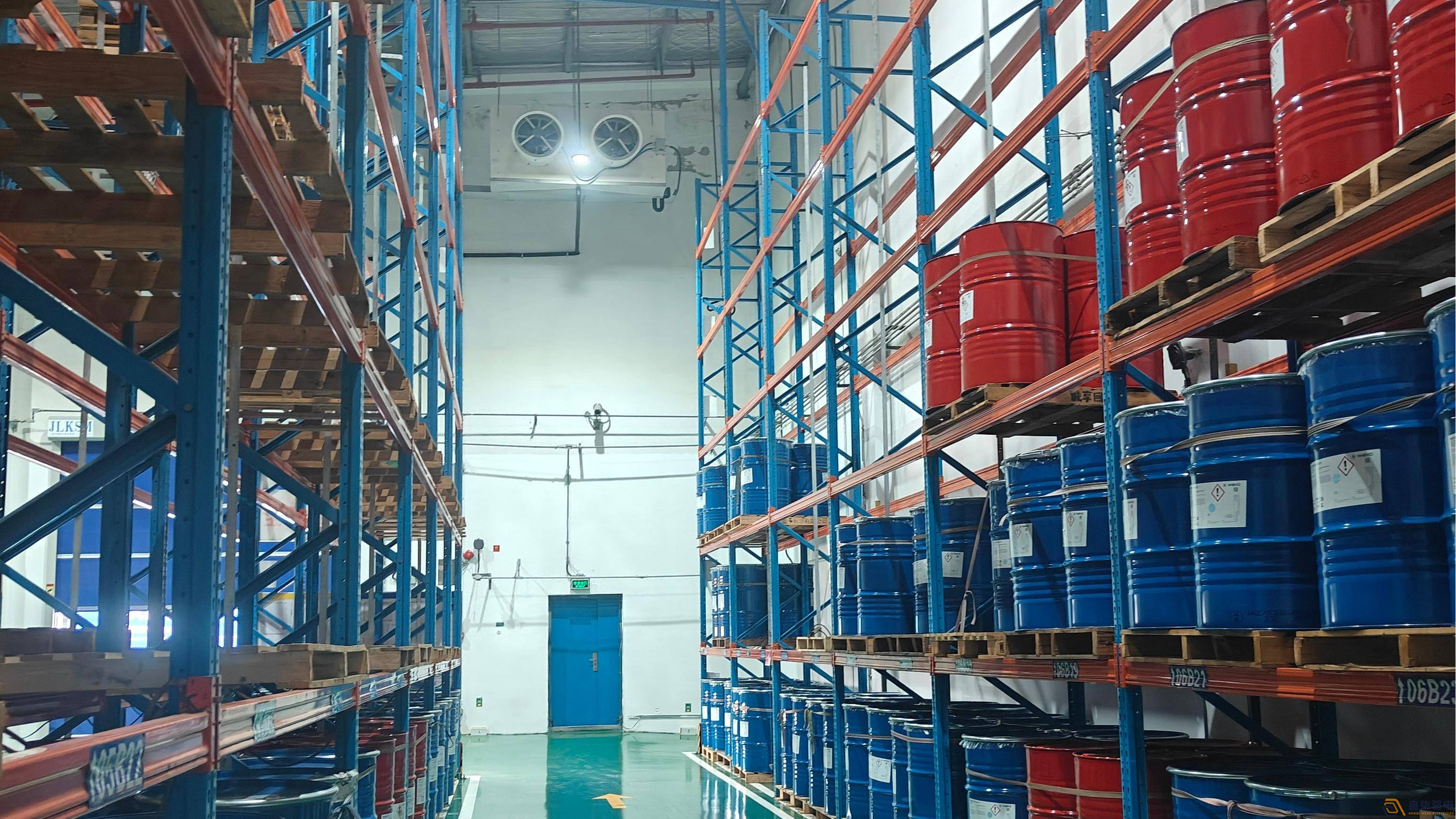 危化倉為什么必須安裝防爆型溫濕度計?