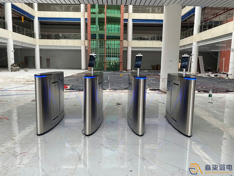 工廠考勤通道閘機選什么合適？